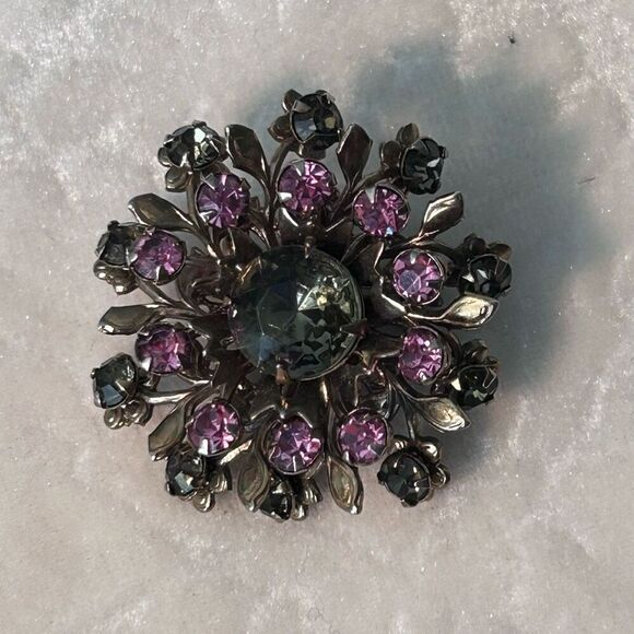 Vintage Jewelry Brooch Pin Pink Green Round Rhinestones Riveted Construction - Picture 3 of 6